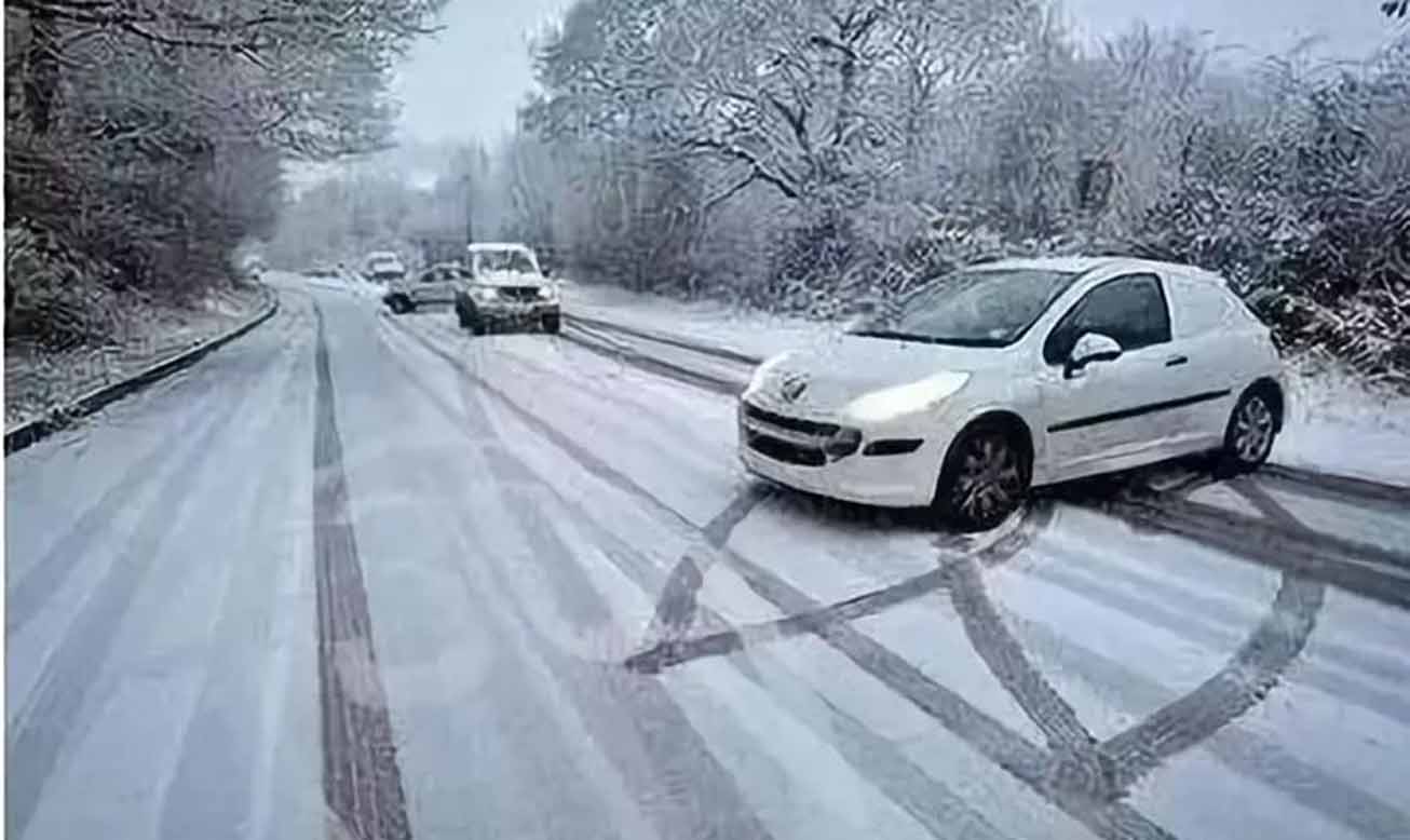 學(xué)會(huì)這7個(gè)技巧冰雪路面行車(chē)安全值拉滿