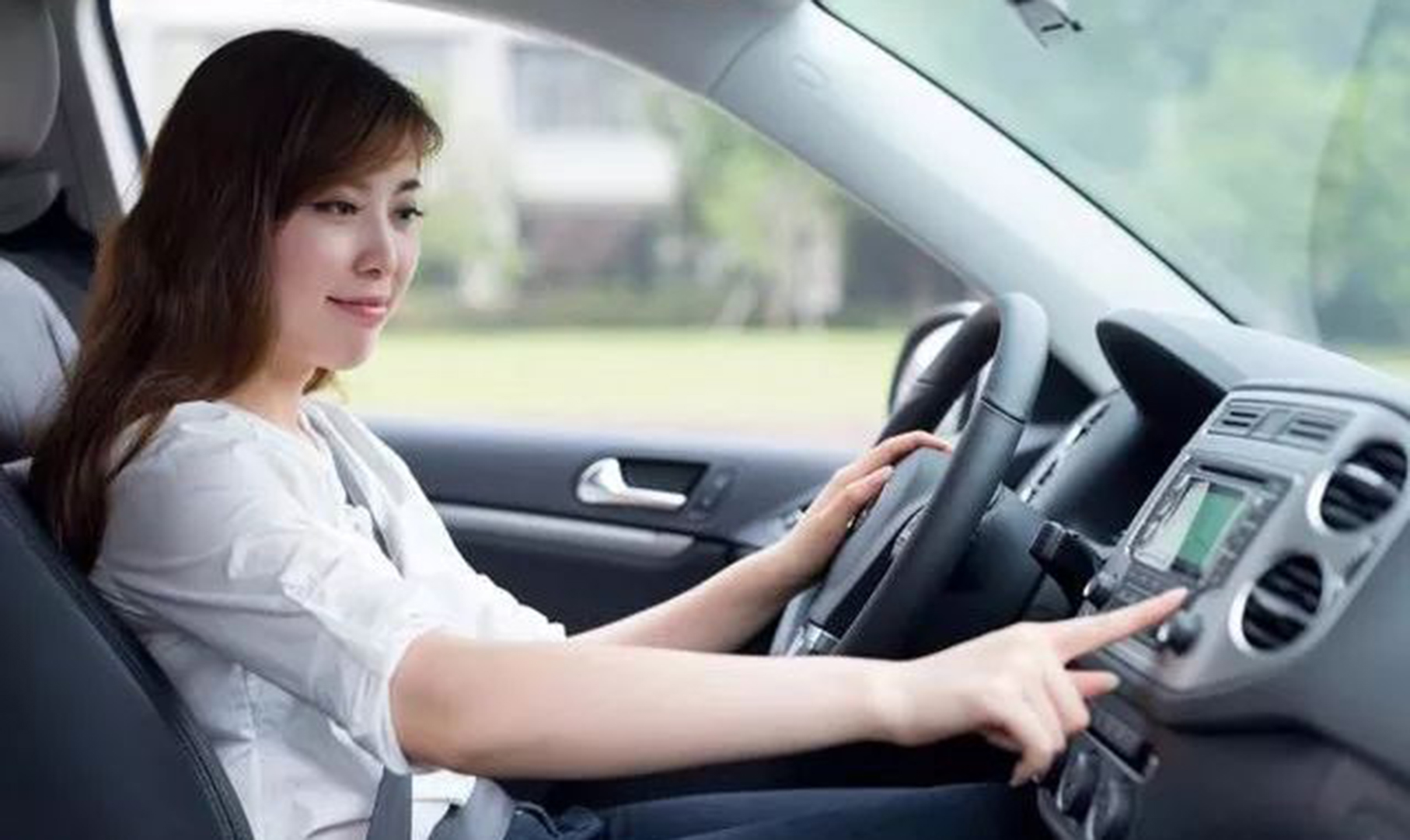 女性駕車?yán)Ь匙跃却胧┯心男?>
  <span id=